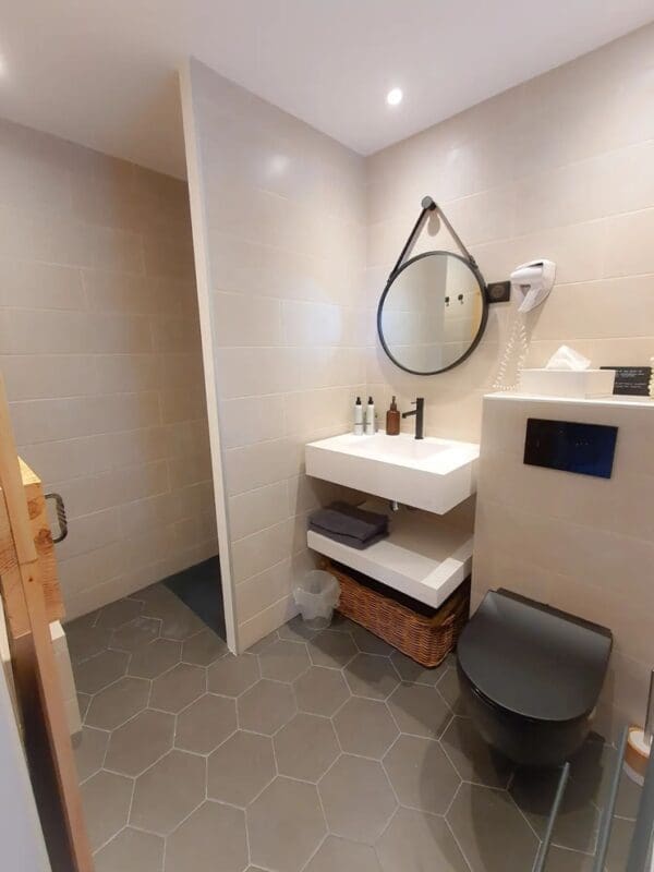 Chambre-Bouddha-Salle-deau-Mas-de-Mougins